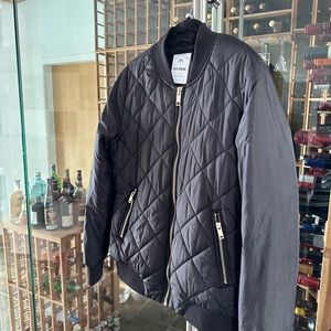 Bomber black and zip gold, very good condition!